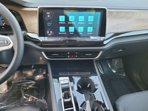 New 2025 Volkswagen Atlas SE AWD/4WD image 19