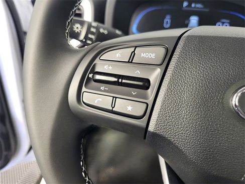 New 2025 Hyundai Venue Limited image 25