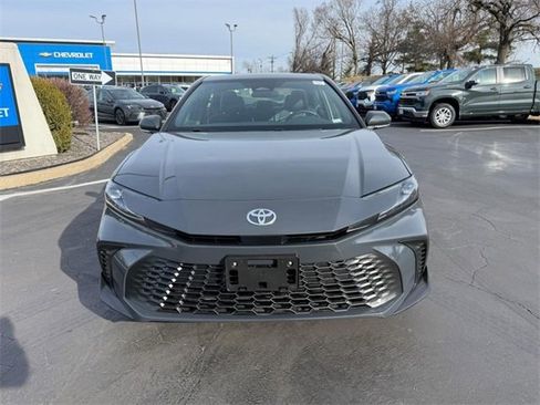 Used 2025 Toyota Camry SE image 10