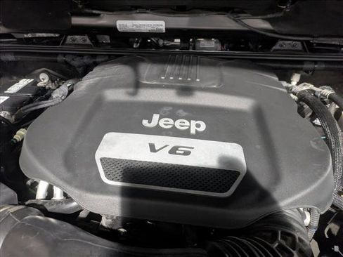 Used 2017 Jeep Wrangler Unlimited Sahara w/ Max Tow Package image 28