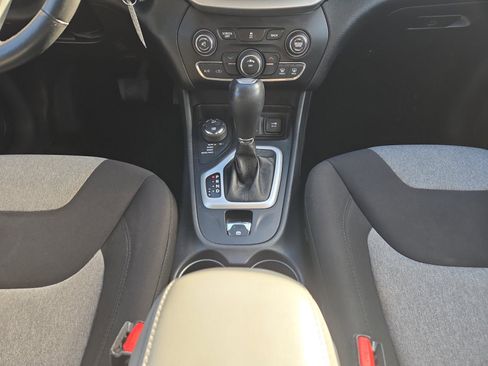 Used 2014 Jeep Cherokee Latitude image 20