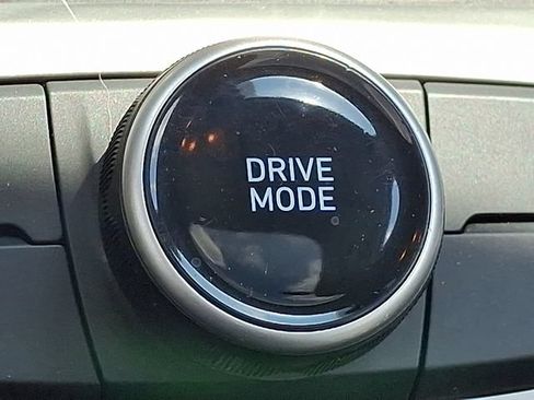 Certified 2023 Hyundai Venue SEL FWD image 24