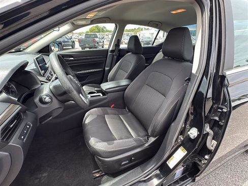 Used 2024 Nissan Altima 2.5 SV image 13