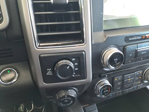 Used 2018 Ford F150 Lariat w/ Equipment Group 502A Luxury AWD/4WD image 11