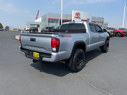 Certified 2019 Toyota Tacoma TRD Off-Road w/ TRD Premium Off Road Package AWD/4WD image 3