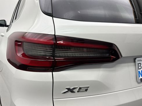 Used 2022 BMW X5 xDrive40i w/ Parking Assistance Package image 19