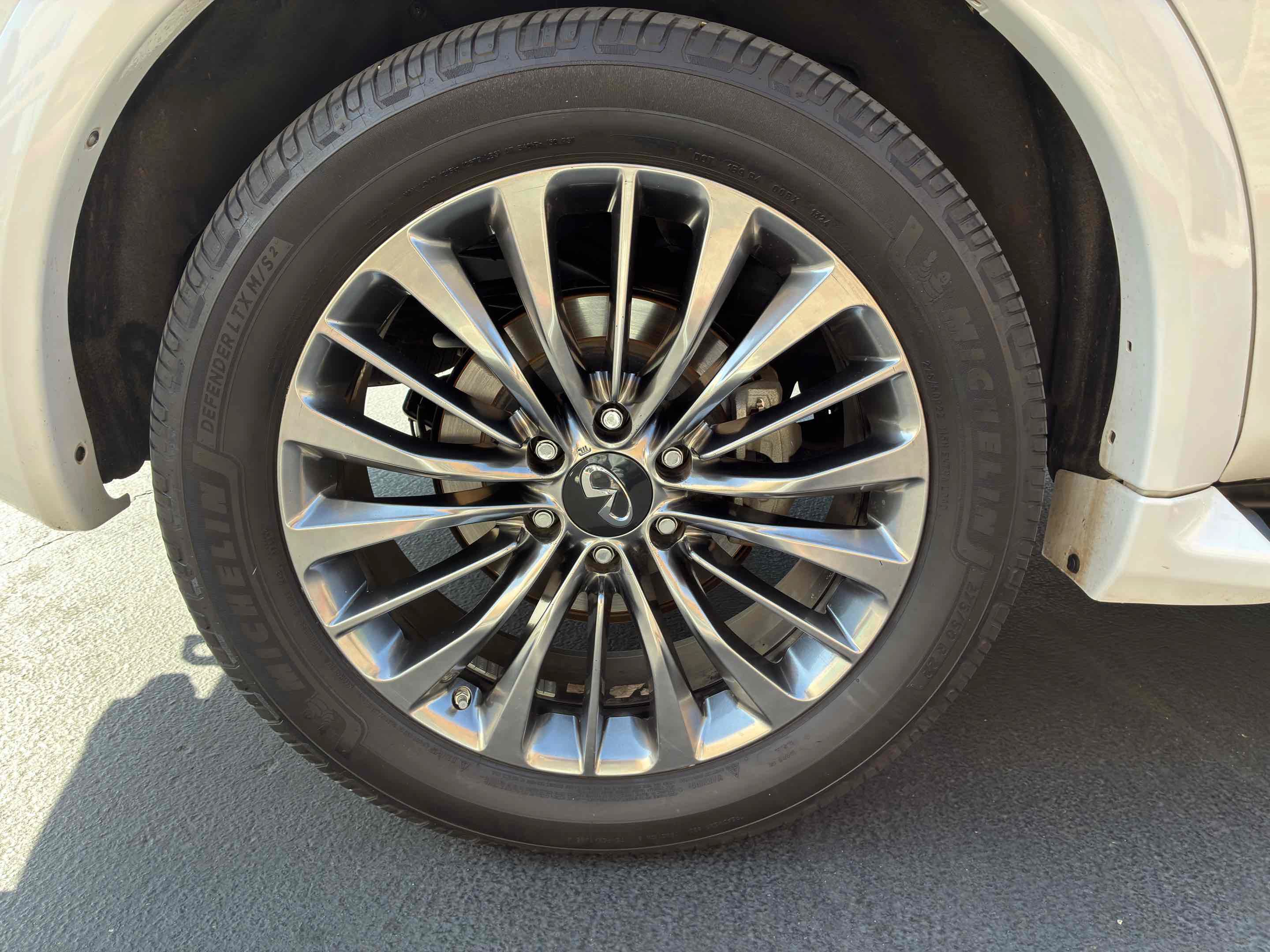Used 2018 INFINITI QX80 4WD w/ Driver Assistance Package image 14