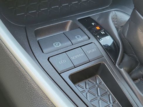 Used 2024 Toyota RAV4 XLE image 32