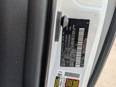 Used 2023 Toyota Sienna Platinum image 35