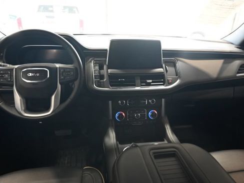 Used 2024 GMC Yukon SLT w/ SLT Luxury Package AWD/4WD image 13