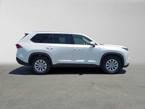 Certified 2026 Toyota Grand Highlander FWD image 2