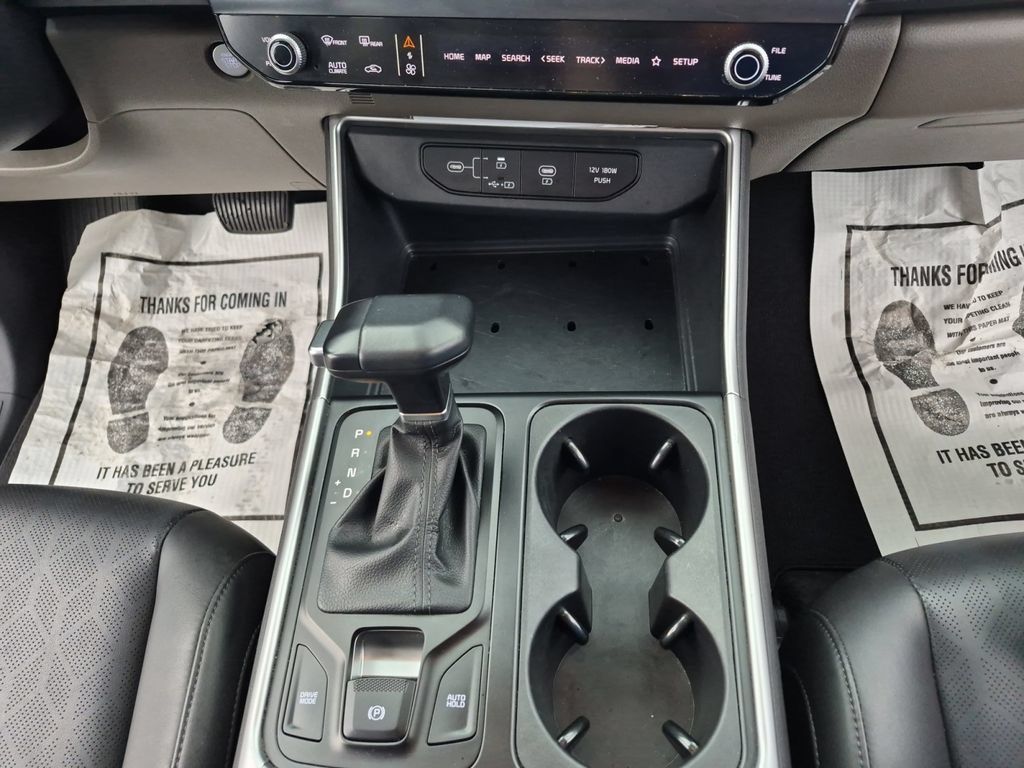 Used 2025 Kia Carnival FWD image 39