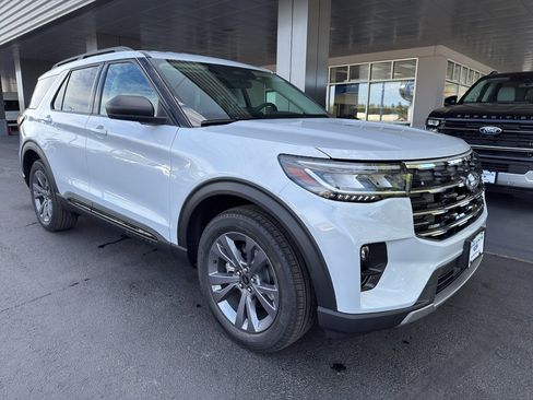 New 2026 Ford Explorer Active w/ Active Comfort Package AWD/4WD image 1