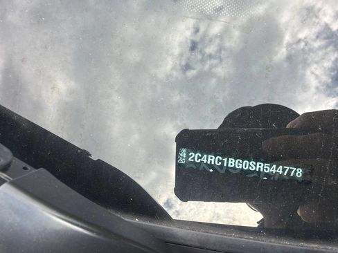 Used 2025 Chrysler Pacifica Select FWD image 4