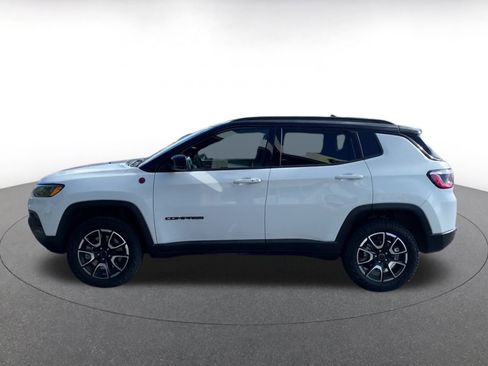 Used 2025 Jeep Compass Trailhawk image 9