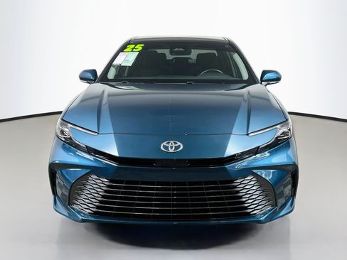 Used 2025 Toyota Camry XLE FWD image 11