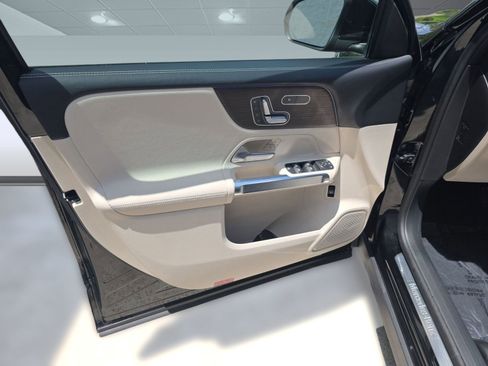 New 2025 Mercedes-Benz GLB 250 image 24