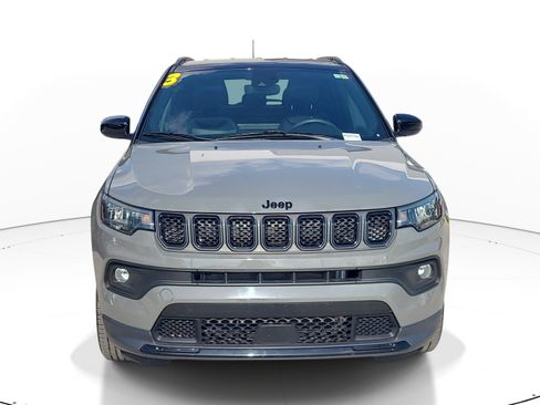 Used 2023 Jeep Compass Latitude AWD/4WD image 2