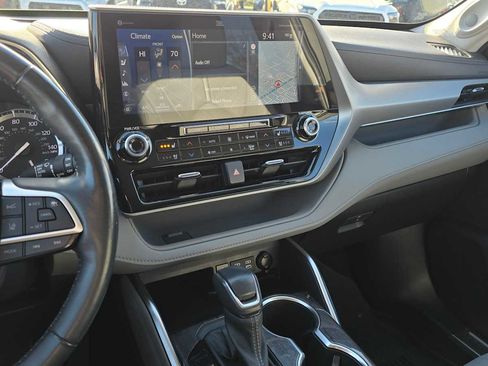 Certified 2022 Toyota Highlander Platinum image 34