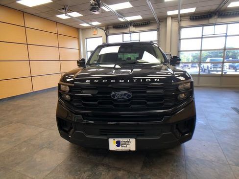 Used 2025 Ford Expedition Active AWD/4WD image 2