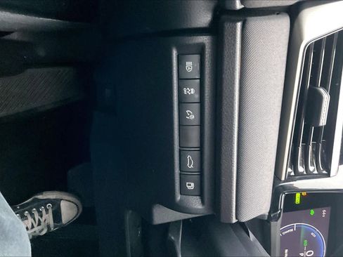Used 2025 Toyota Camry LE FWD image 33