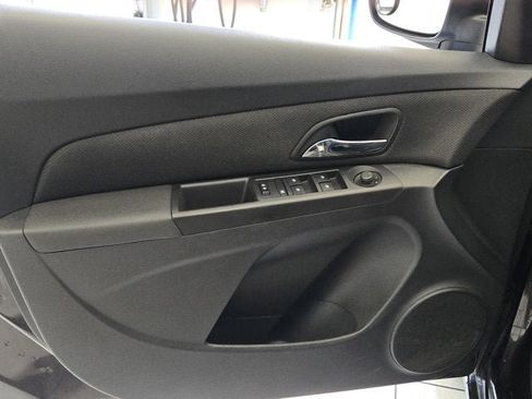 Used 2015 Chevrolet Cruze LT FWD image 17
