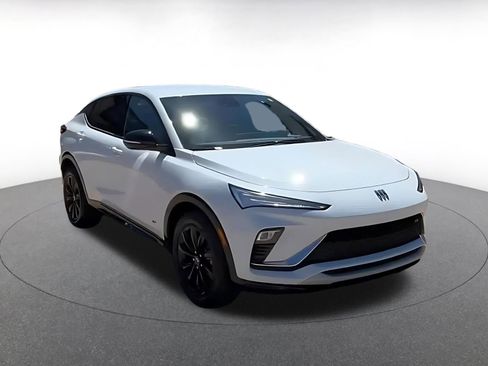 Used 2025 Buick Envista Sport Touring image 3