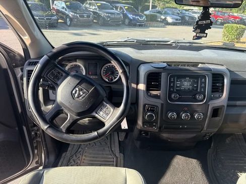 Used 2017 RAM 1500 Express AWD/4WD image 4