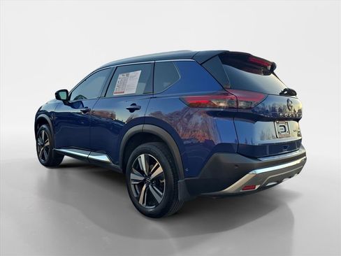 Used 2023 Nissan Rogue Platinum image 3
