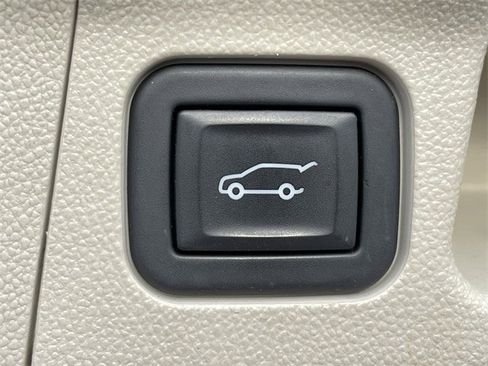Used 2023 GMC Acadia Denali image 29