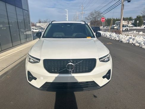 Certified 2025 Volvo XC40 B5 Plus image 7