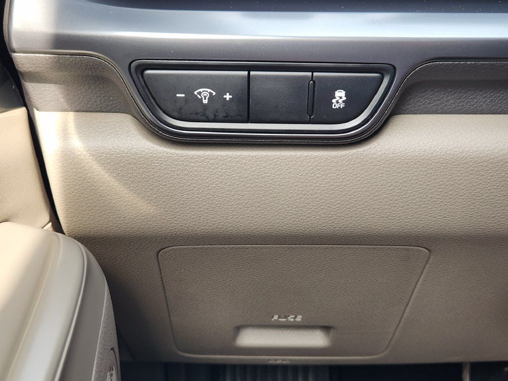 Used 2025 Kia Carnival FWD image 24