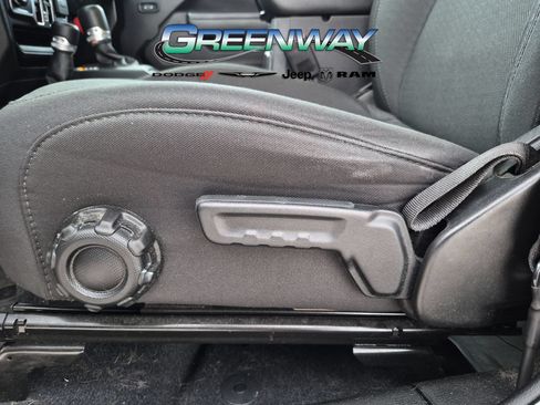 Used 2022 Jeep Wrangler Unlimited Sport AWD/4WD image 12