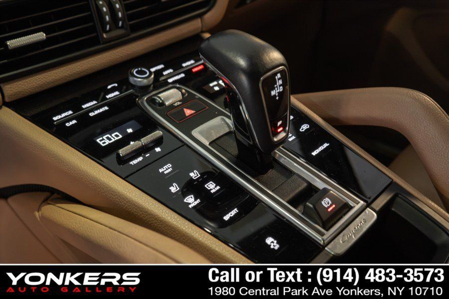Used 2021 Porsche Cayenne AWD/4WD image 29