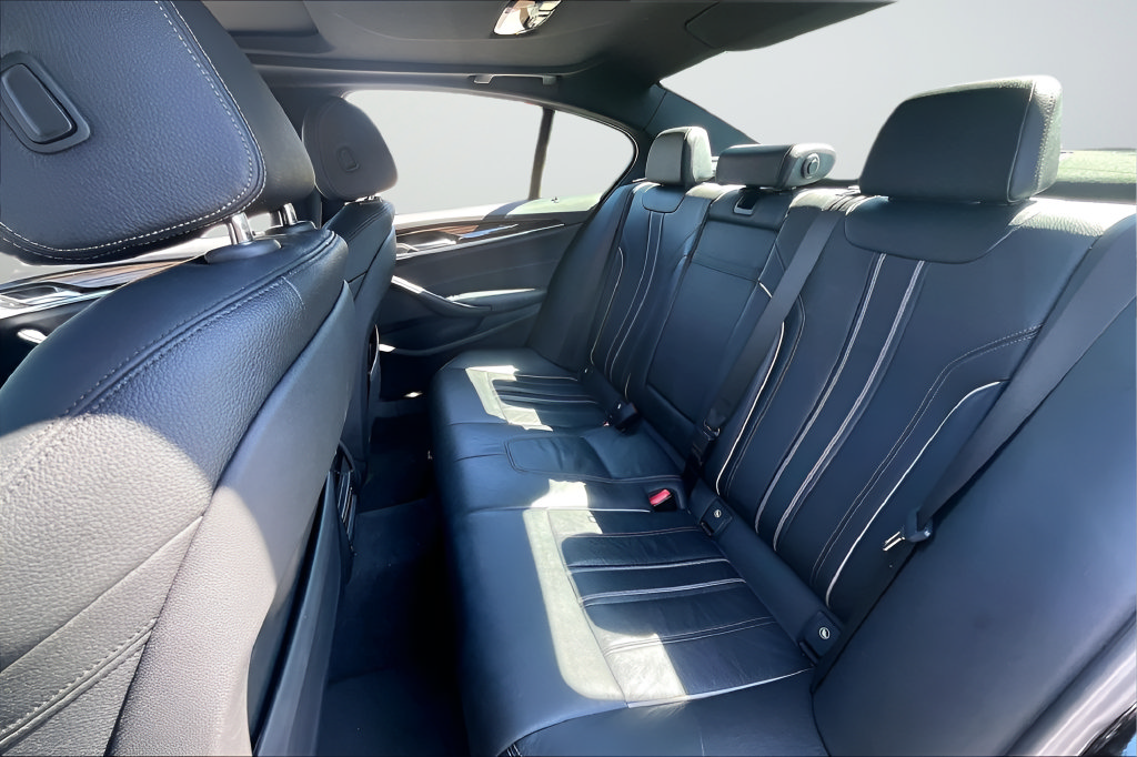 Used 2023 BMW 540i w/ Convenience Package RWD image 19