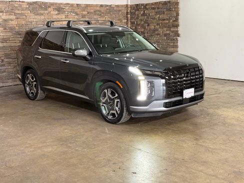 Used 2023 Hyundai Palisade Limited AWD/4WD image 3