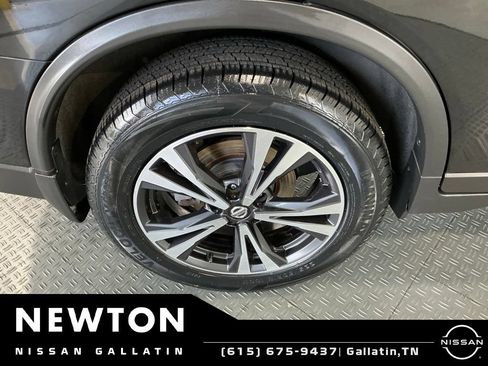 Used 2019 Nissan Rogue SV w/ Premium Package FWD image 43
