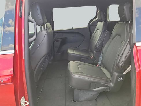 New 2027 Chrysler Pacifica Select FWD image 15
