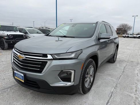 Used 2023 Chevrolet Traverse LT image 8