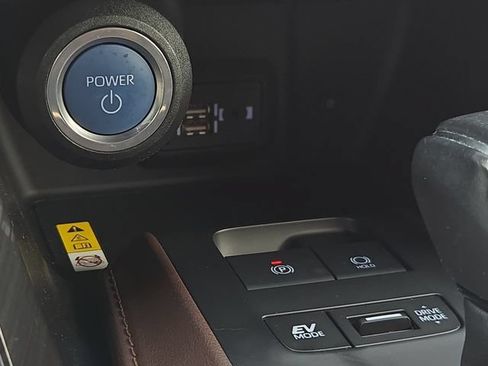 Certified 2021 Toyota Venza XLE w/ Softex Package AWD/4WD image 24