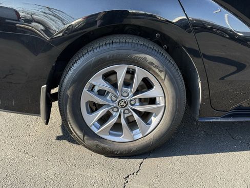 Used 2025 Toyota Sienna LE w/ LE Plus Package image 11