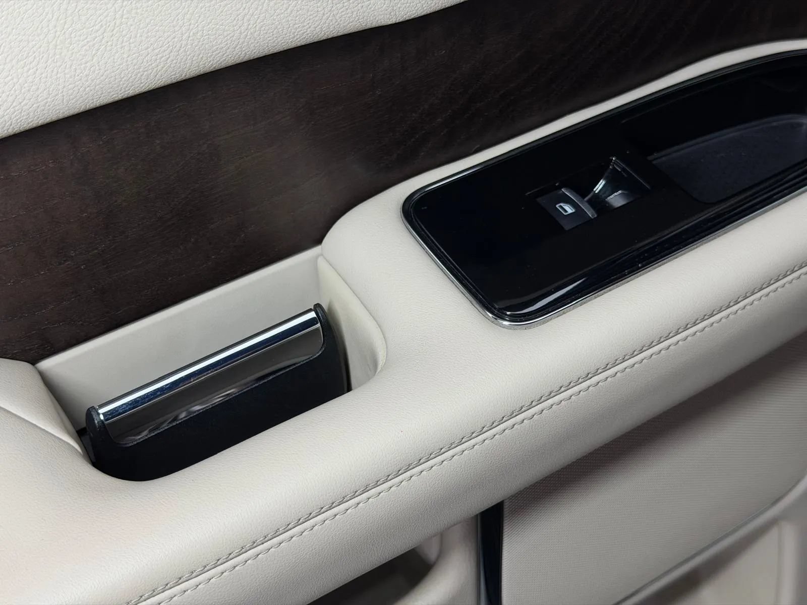 Used 2018 Lincoln Navigator Select AWD/4WD image 21