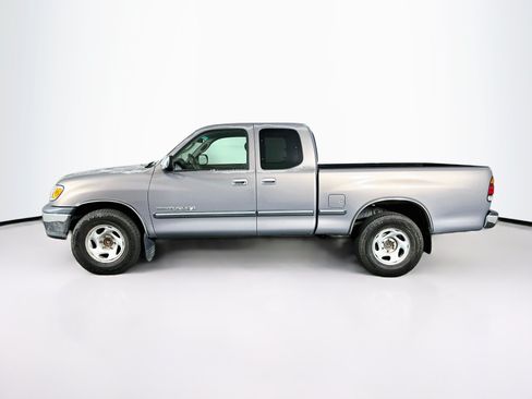 Used 2000 Toyota Tundra SR5 w/ Convenience Pkg RWD image 4