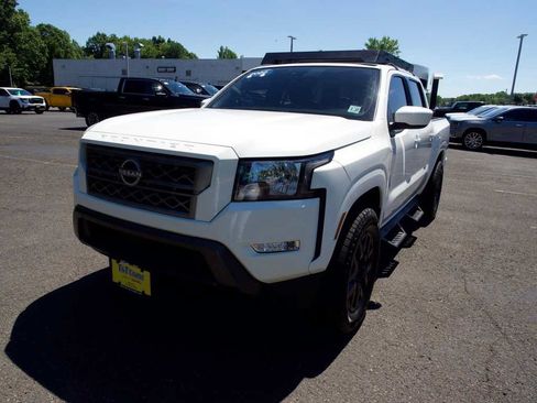 Used 2022 Nissan Frontier SV RWD image 1