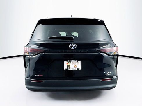 Used 2024 Toyota Sienna XLE image 8