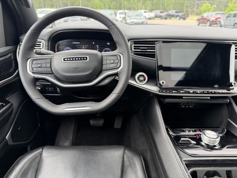 Used 2023 Jeep Wagoneer 4WD w/ Premium Group I image 8