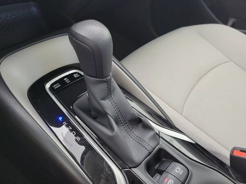 Used 2021 Toyota Corolla LE FWD image 30