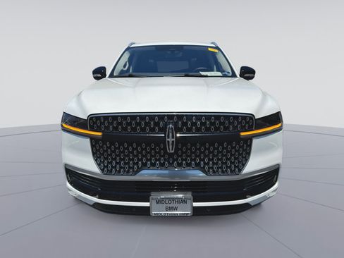 Used 2025 Lincoln Navigator Reserve AWD/4WD image 4