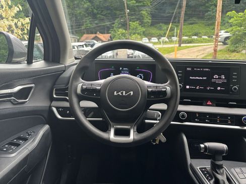 Used 2025 Kia Sportage LX FWD image 33