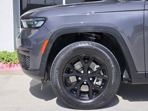 Used 2024 Jeep Grand Cherokee L Laredo RWD image 8